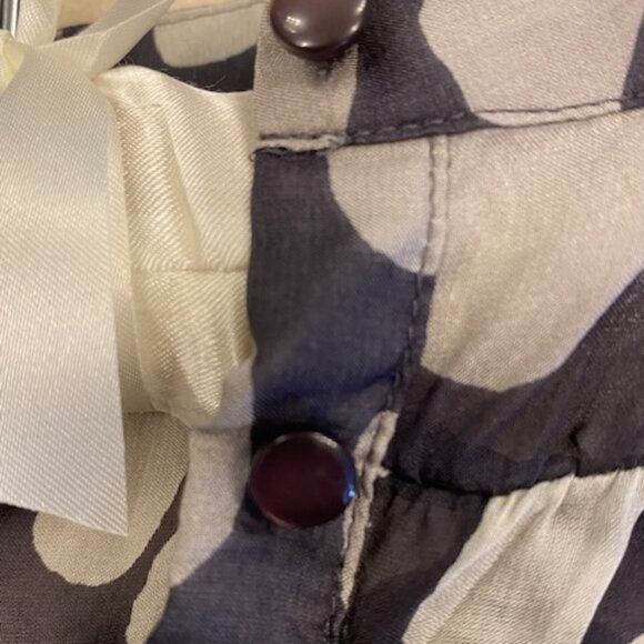 Ladies Silk Blouse - Picture 3 of 4